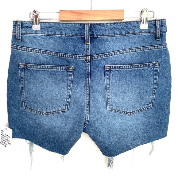 (A13) ASOS Women's Blue Denim Distressed Shorts, Size 32, NWT - Picture 5 of 6